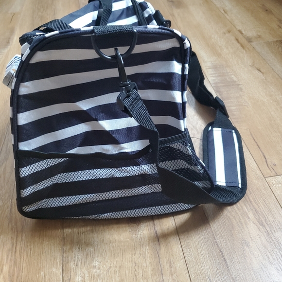 Disney Duffel Bag Gym Sports Workout Travel Minnie Mouse NWT Bioworld 19x11x10" - Picture 5 of 8